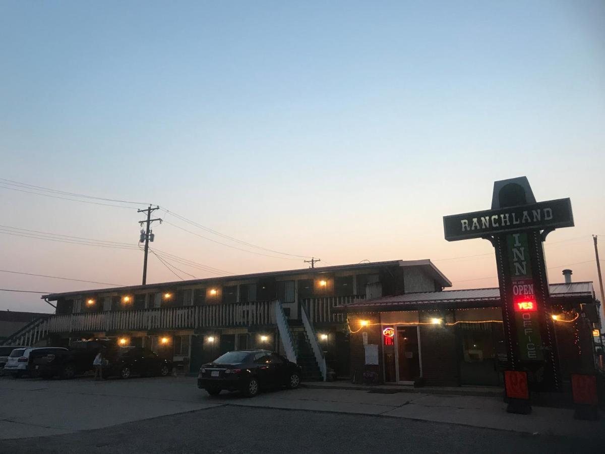 Ranchland Inn Nanton Eksteriør billede