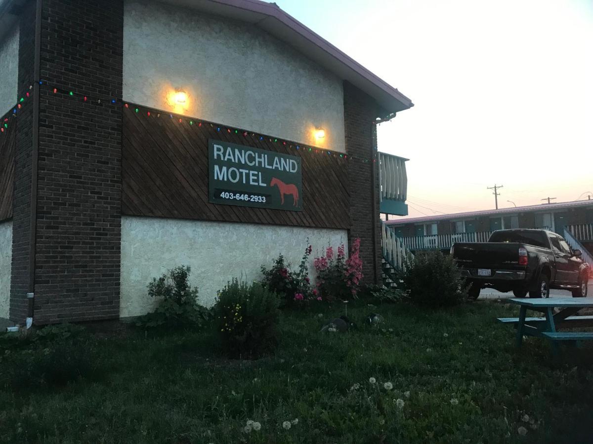 Ranchland Inn Nanton Eksteriør billede