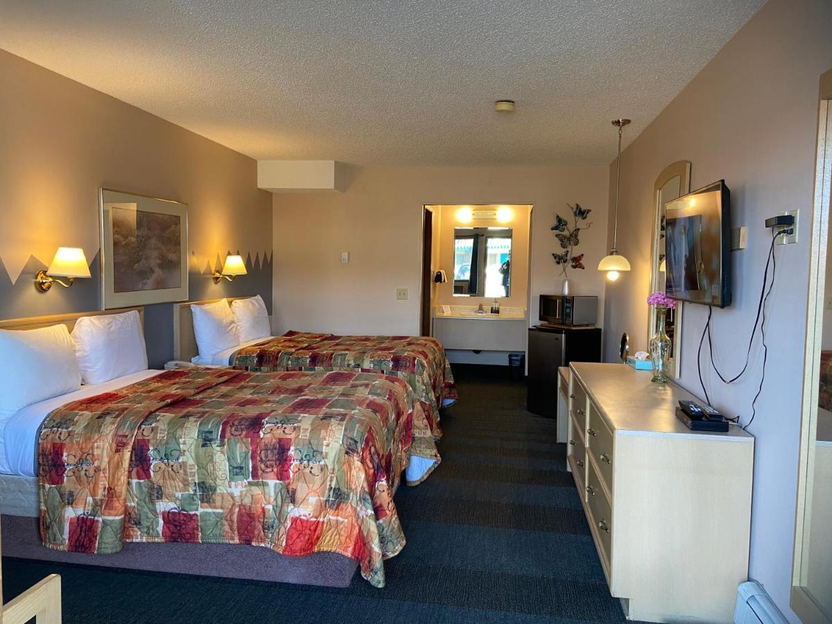 Ranchland Inn Nanton Eksteriør billede