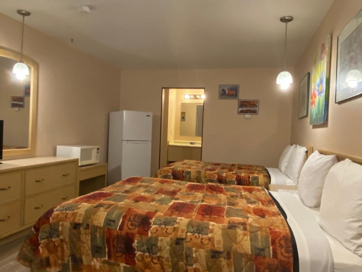 Ranchland Inn Nanton Eksteriør billede